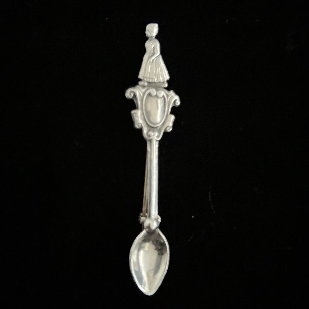 Vintage Sterling Silver Dutch Girl spoon Brooch - Picture 4 of 5